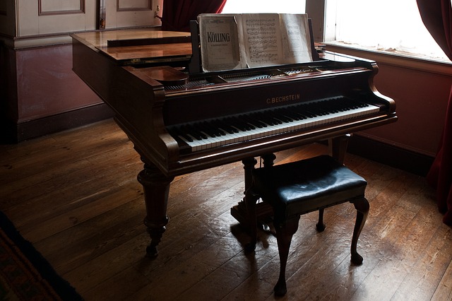Le tabouret piano est un élément crucial pour jouer de l'instrument.